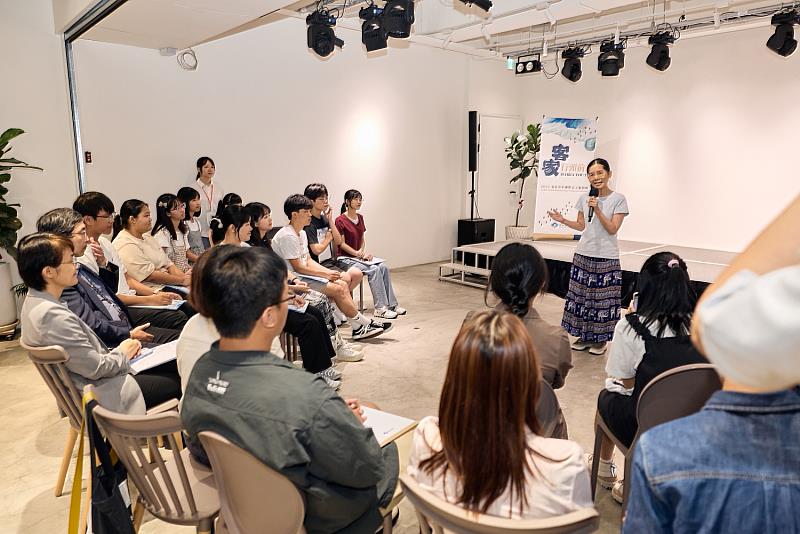 圖5 有家長在現場分享女兒因為參加志工服務，在客語、英語方面大幅進步，更有了對世界充滿好奇與關心的想法，很是感動