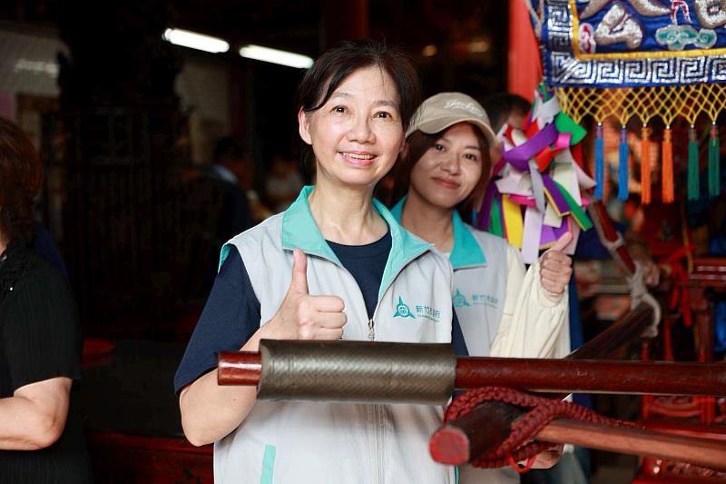 竹塹中元城隍祭「夯枷解厄」登場，秘書長張治祥到場參與。