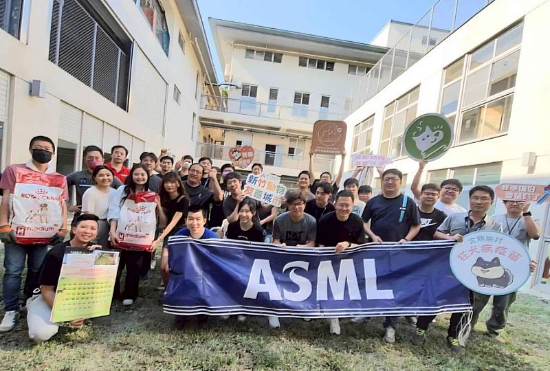 台灣艾司摩爾公司(ASML)攜手推動「永續環境與愛護流浪動物企劃」,  打造浪浪專屬休閒運動場域。