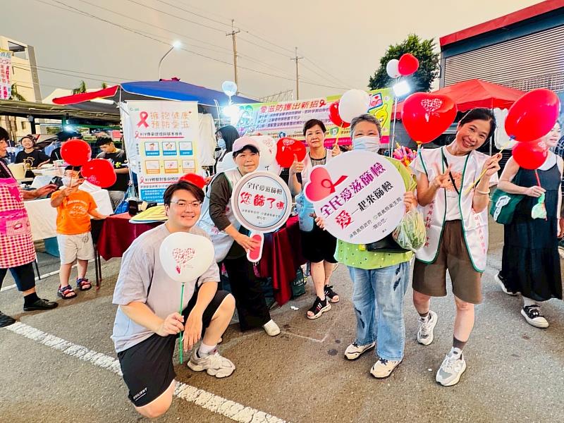 嘉縣迎七夕「愛」篩要行動 夜市魔術秀FUN心篩愛滋