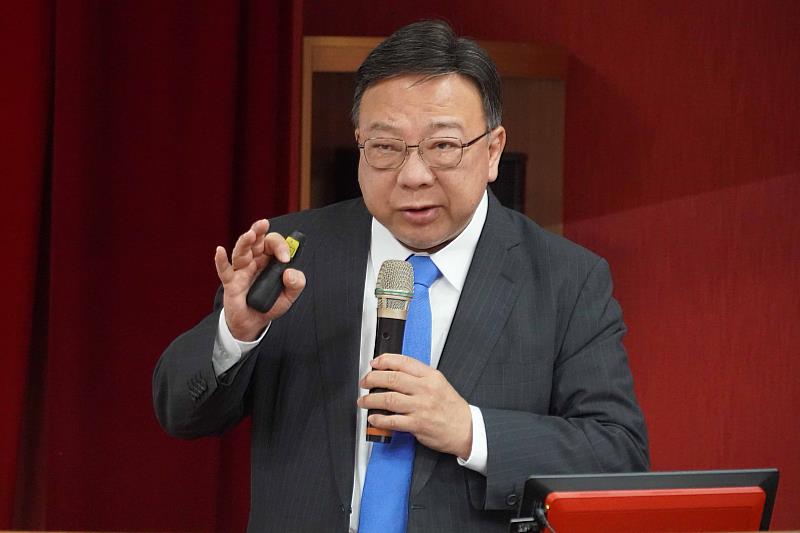 中華大學劉維琪校長親自主持說明會，向新生家長詳盡介紹學校特色學習與學生福利政策，展現辦學願景。