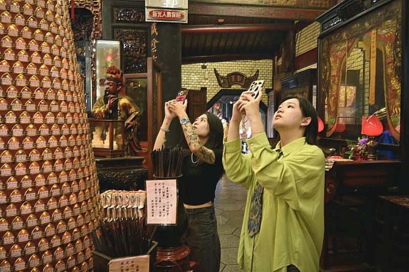 圖2 實境任務將傳統信仰與遊戲互動結合，讓年輕世代以輕鬆有趣方式認識在地信仰文化