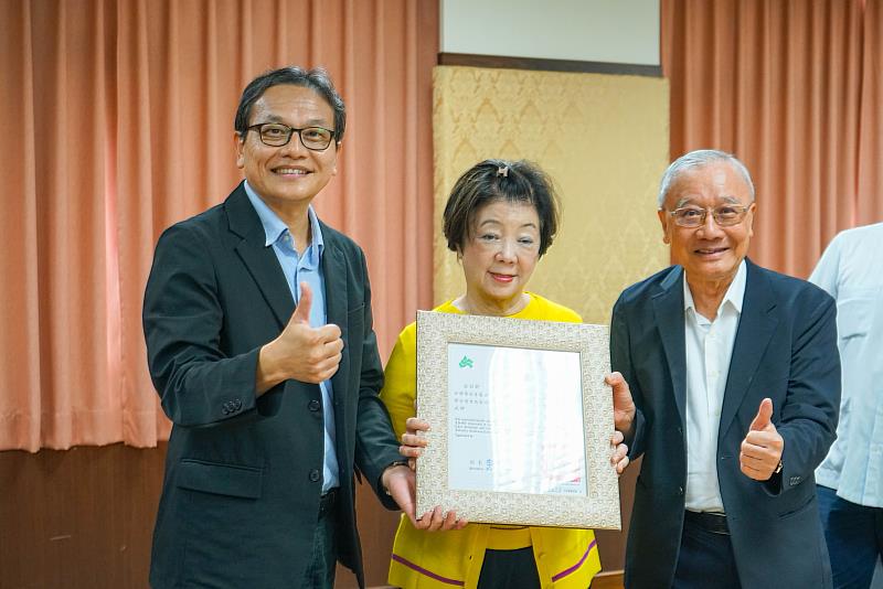 張淑芬董事長(中)受聘榮譽講座教授並出任循環經濟大使