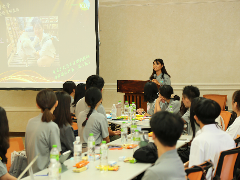 國立臺灣大學生物產業傳播暨發展研究所學生黃虹淇分享受訓心得及海外實習自我期許