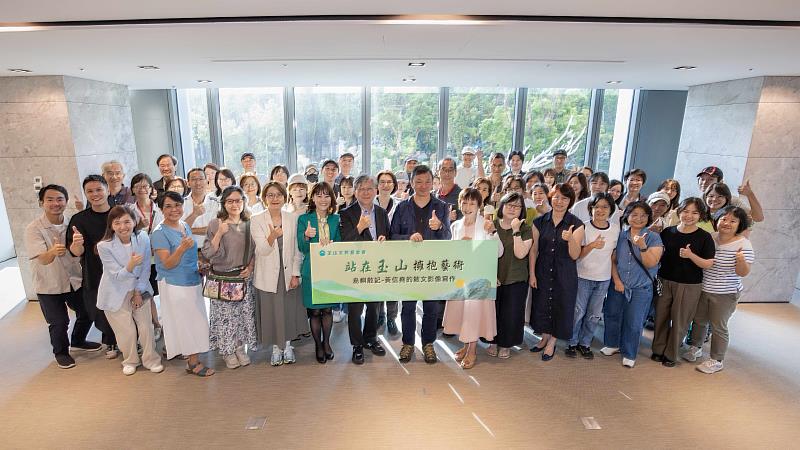 玉山文教基金會舉辦「站在玉山 擁抱藝術」藝文講座 黃信堯導演暢談以影像書...