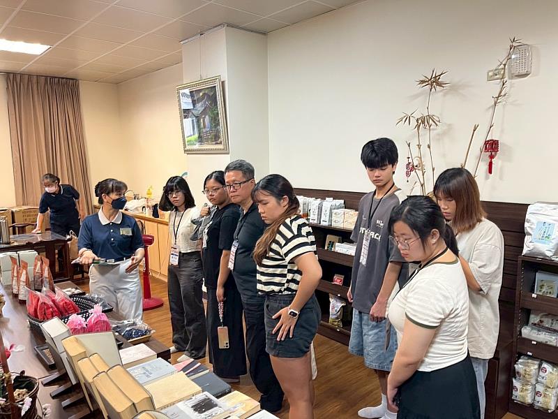 學員進行場域踏查