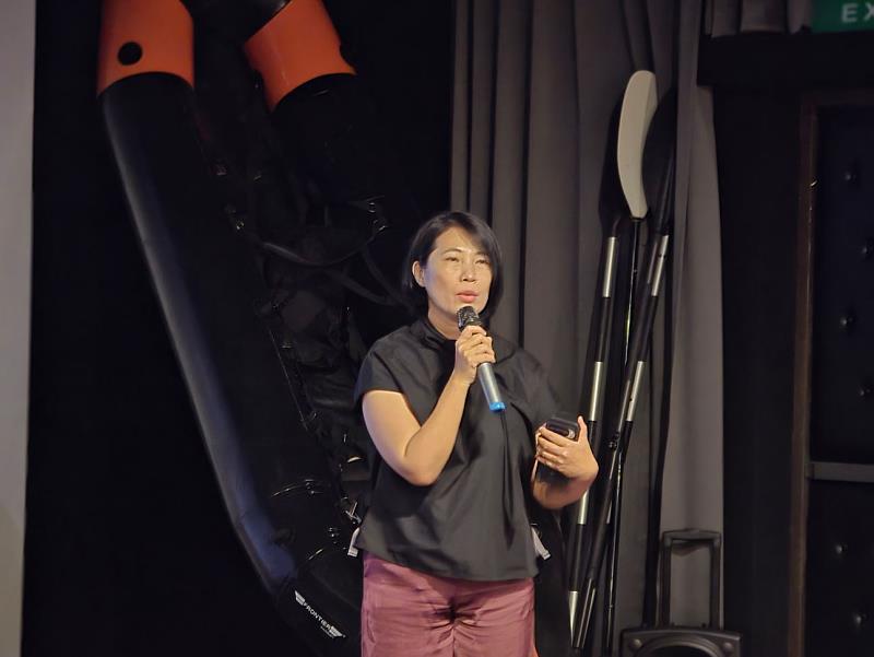 圖3-薛常慧導演表示雖然自己是旱鴨子，卻因拍攝而逐步走入河川與海洋世界。