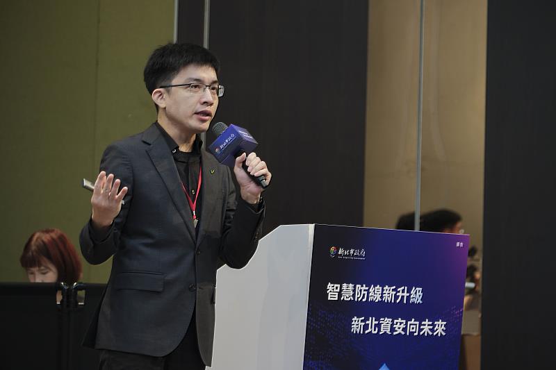 DEVCORE執行長翁浩正致詞