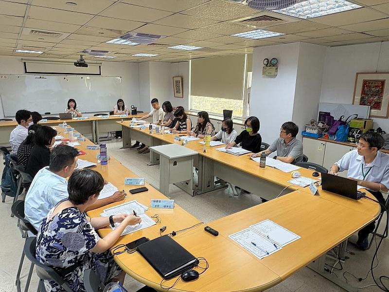 臺南市政府文化局召開廉政暨安全維護會報，由局長黃雅玲親自主持，強化廉能治理與安全維護 。