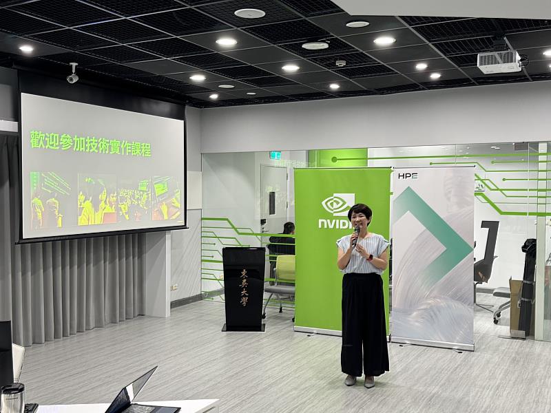 圖一、東吳大學巨量資料管理學院金凱儀院長宣布與產業界攜手，開設產學技術實作坊培訓課程。