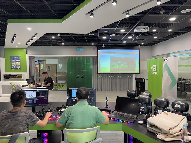 圖二、首場「NVIDIA Robotics及Omniverse技術培訓課程」由CAVEDU機器人王國團隊曾吉弘博士授課。