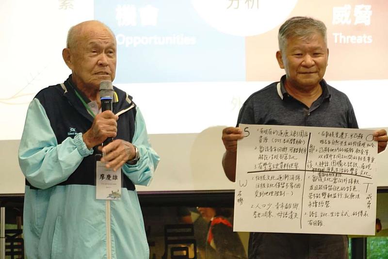 志工學習跨世代，九旬學員成楷模。