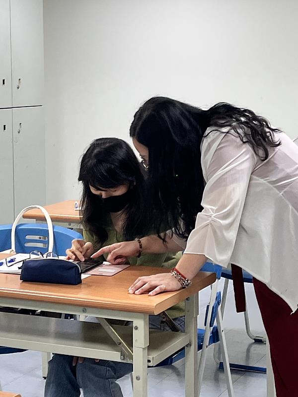 何若齊老師親自指導學員