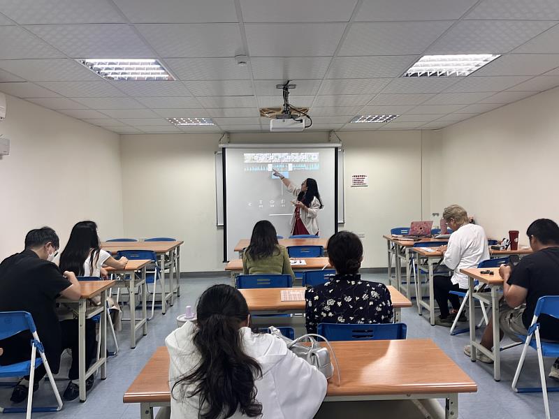 學員認真聽課