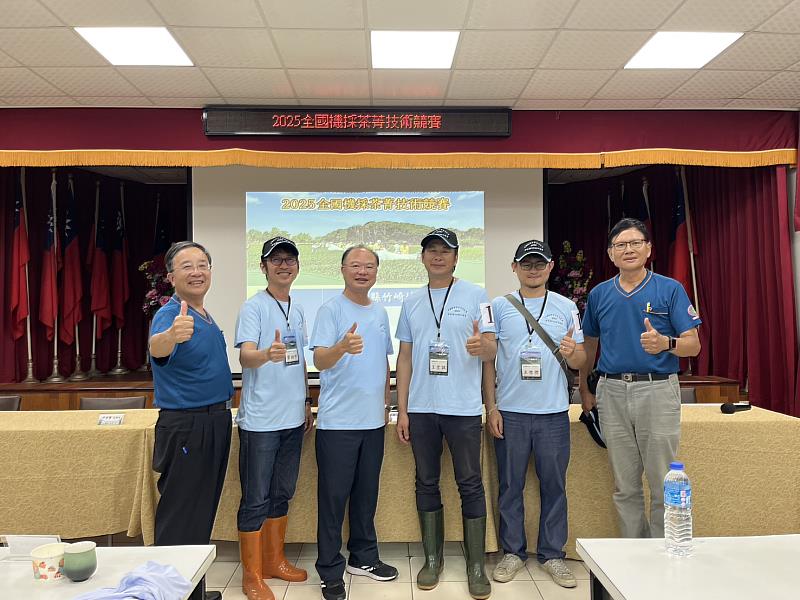 嘉義縣選手參加2025年全國機採茶菁技術競賽首次奪冠!