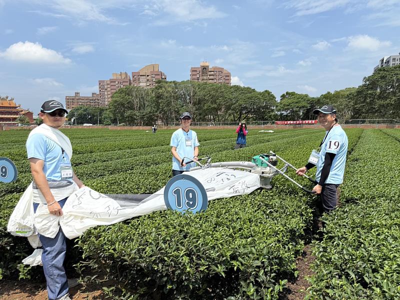 嘉義縣選手參加2025年全國機採茶菁技術競賽首次奪冠!