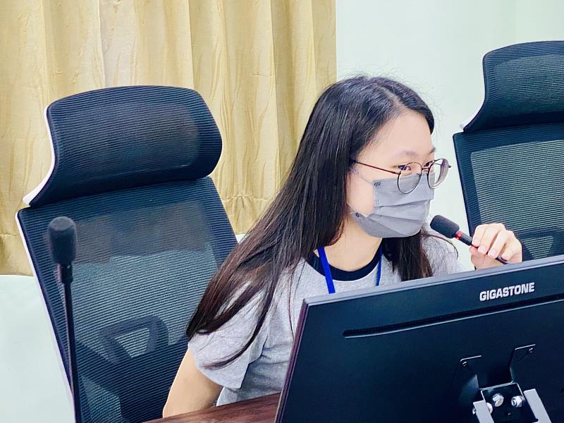 翁同學以親身經歷分享由實習到公職的歷程