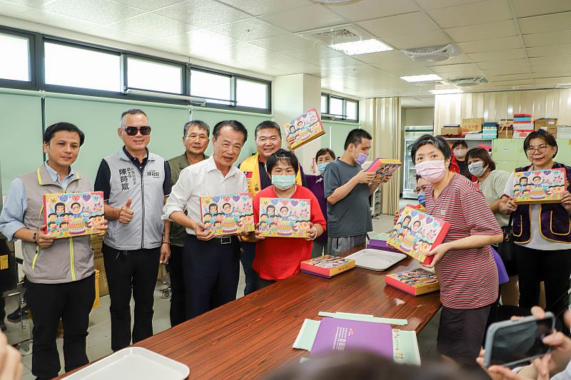 嘉縣4家身障機構推中秋禮盒,學員手作傳遞滿滿心意-4