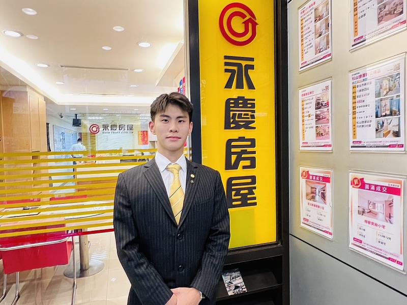曾是袋棍球國家隊選手的段仁瑋退伍後加入永慶房屋挑戰業務工作。