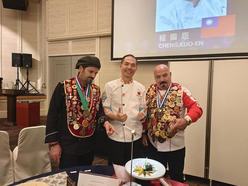 呂哲維老師與JIABBC挑戰賽評審合影
