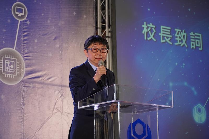 臺科大校長顏家鈺於新生入學指導活動致詞。