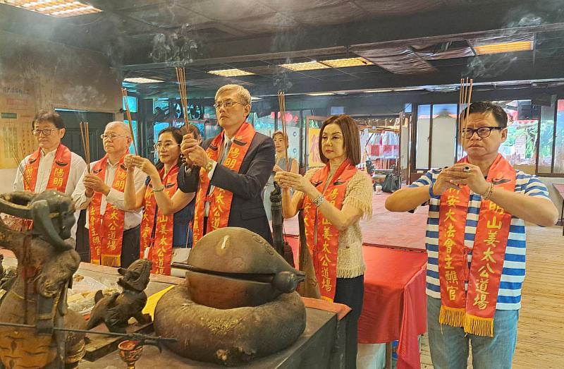 謝玲玲走訪姜太公道場，祈求國泰民安，祈求在姜太公庇佑下繼續為社會帶來溫暖與希望。