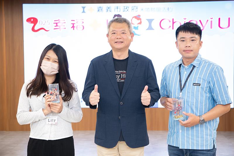 0_林瑞彥副市長致贈情愛情桃花樹與良緣紫晶樹
