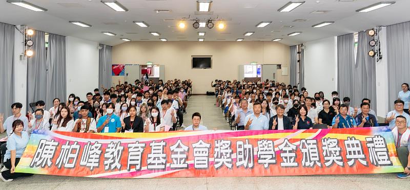 陳柏峰教育基金會發放114年度獎助學金 與臺東縣府攜手守護清寒學子