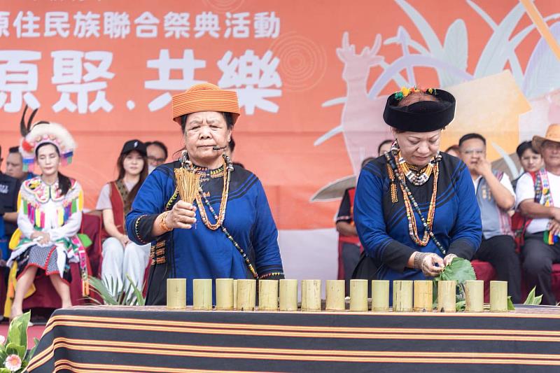 竹市原民聯合祭典活動現場,各界一同參與收穫祈福儀式。