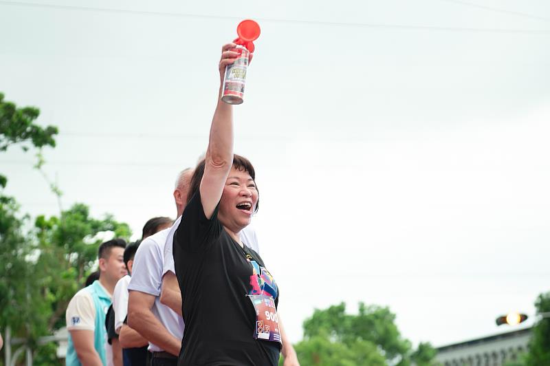 黃敏惠市長位跑者加油打氣