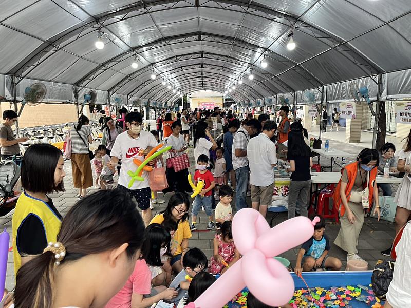 大小朋友開心玩闖關