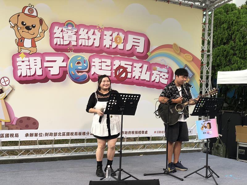 經典歌曲讓大朋友一起高歌同樂