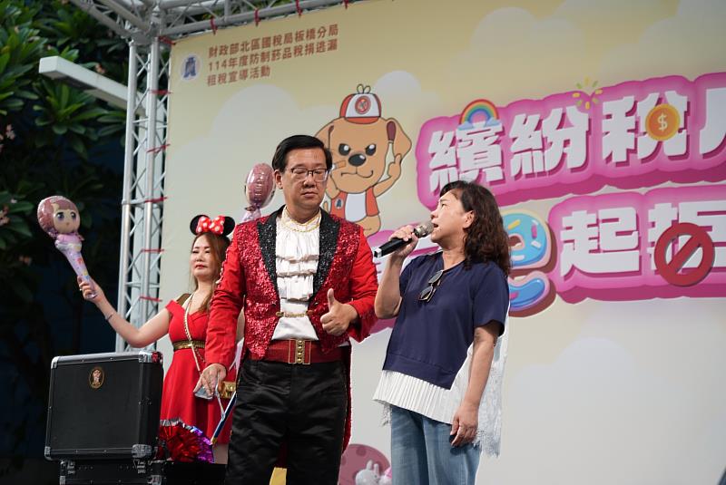 精采的魔術秀讓現場歡笑驚奇聲不斷