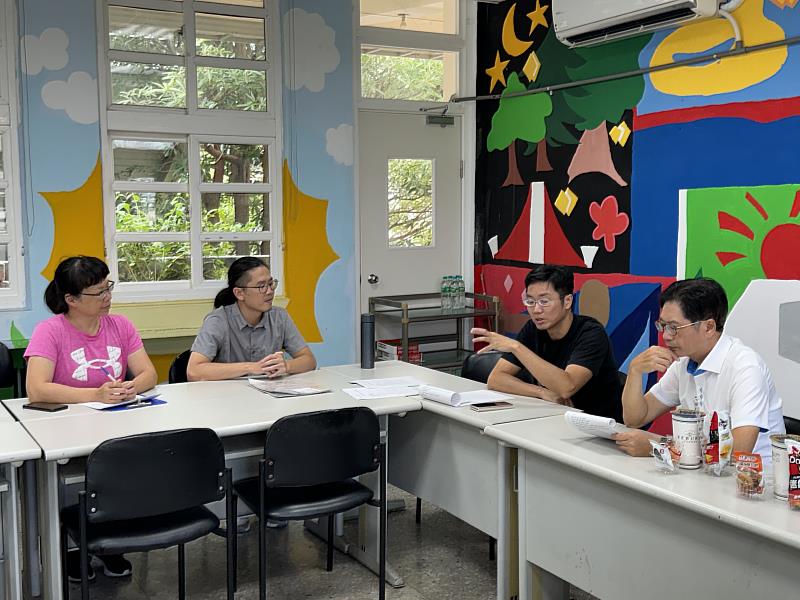 中原大學教授余執彰諮詢與觀課