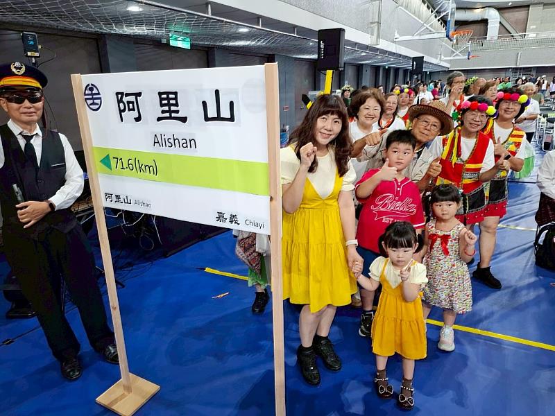東川社區發展協會老中青三代一起參演