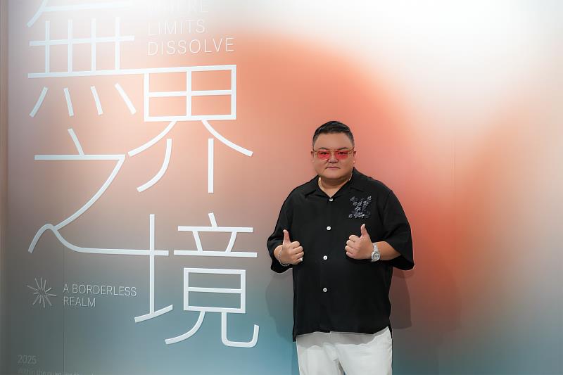 WINSUN Group President Mr. Lin Po-Chun at the opening exhibition “Boundless Realm,” featuring Chu Teh-Chun’s Nanshan, symbolizing resilience and stability