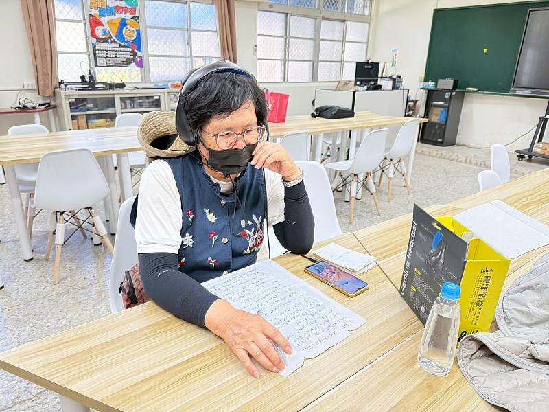 資管系輔導西港DOC用廣播創作家鄉故事，學員利用課後時間錄製Podcast素材