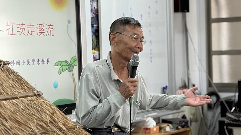竹構師傅李養先生講解竹籠茨建構過程