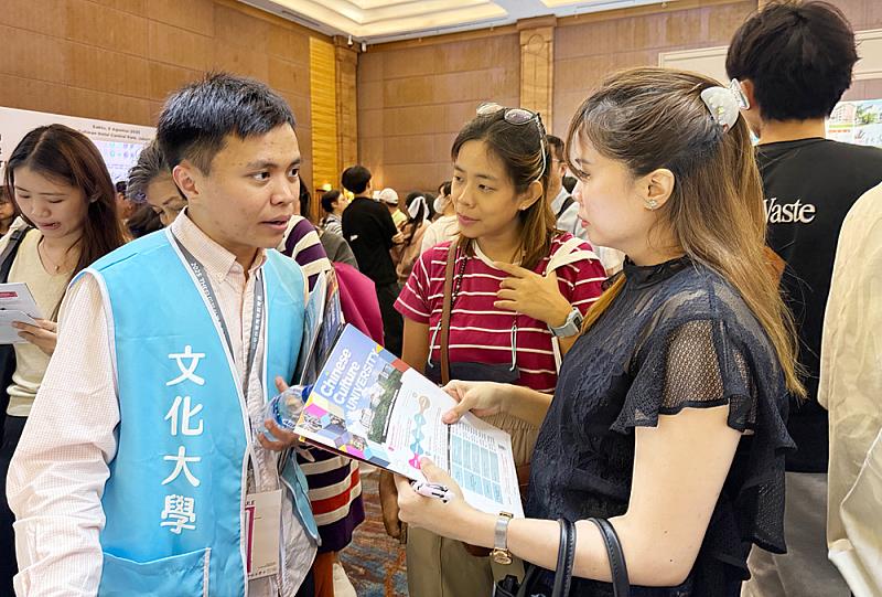 透過教育展與校友平台雙軌並行，吸引更多優秀印尼學子就讀，更能促進雙邊師生交流與國際網絡拓展，為學生打造更具競爭力的全球學習與就業舞台。