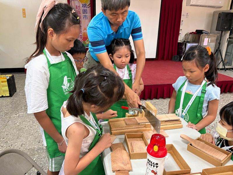 Sustainability Workshop – A hands-on woodworking experience where children learned and crafted their own pencil holders.