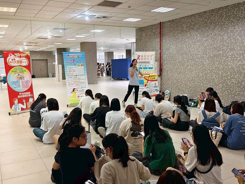 朴子衛生所攜手長庚科大，新鮮人「青春補給站」開張