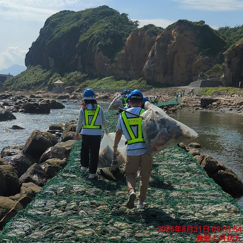 志工齊聚和平島 攜手淨灘護海洋