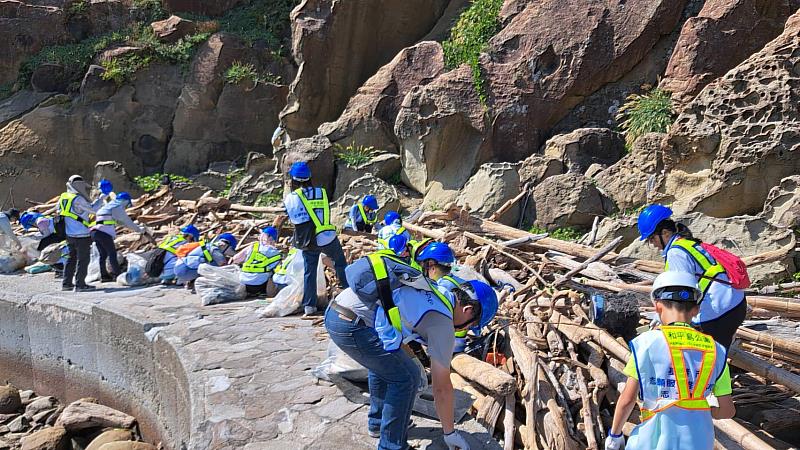 志工齊聚和平島 攜手淨灘護海洋