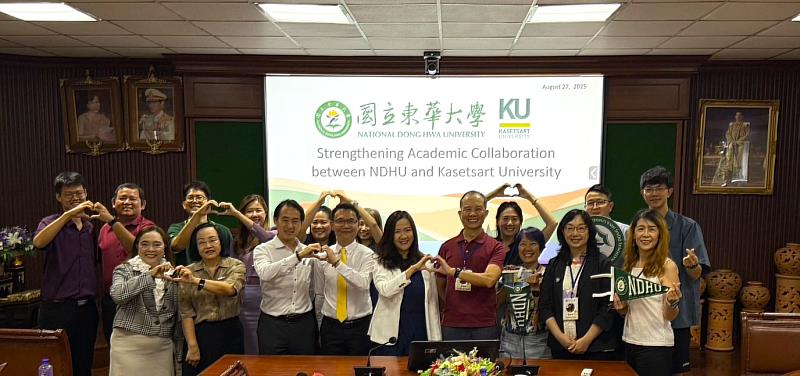 代表團拜訪泰國農業大學合影。