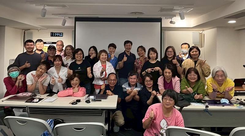 資訊月「數位孝親節」：AI時代的樂齡教育，科技陪伴親情每一天