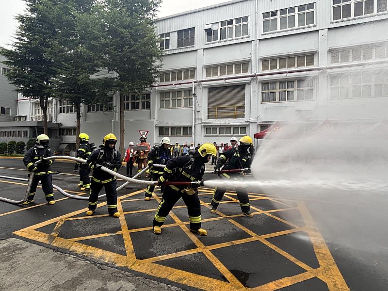 南亞塑膠工業股份有限公司樹林廠舉行企業義消訓練