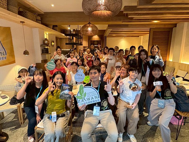 Participants of the Yunus Social Business Salon, One Bite at a Time: Practicing Entrepreneurship Through Food,’ gathered for a group photo.