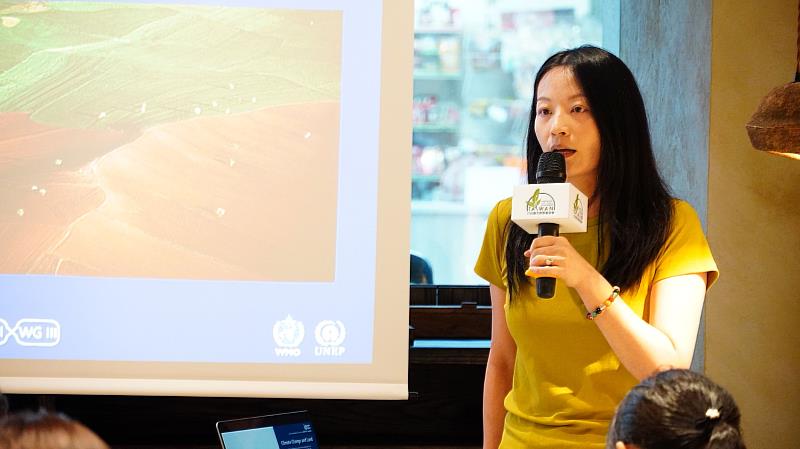 許湘宜, Founder of 紅土森林小宇宙, shared her journey of combining plant-based living with entrepreneurship.