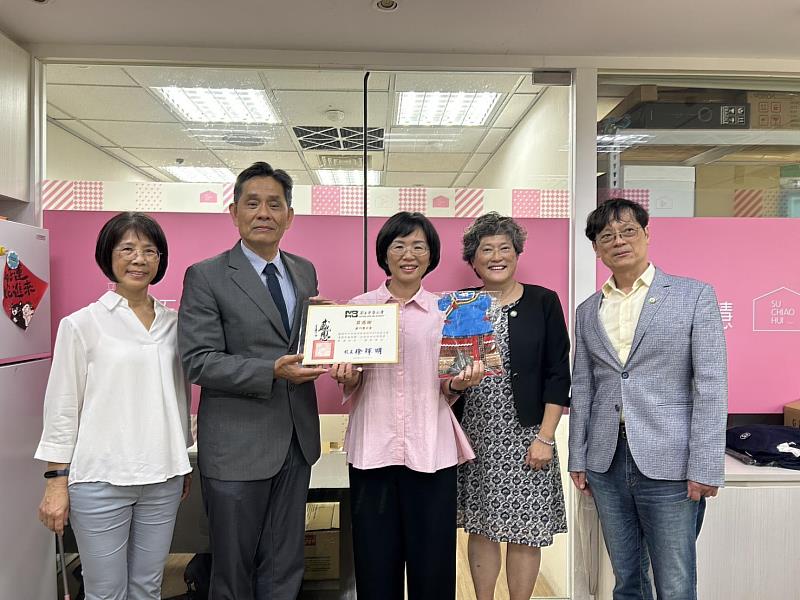 東華大學徐輝明校長率領主管拜會蘇巧慧立法委員合照。