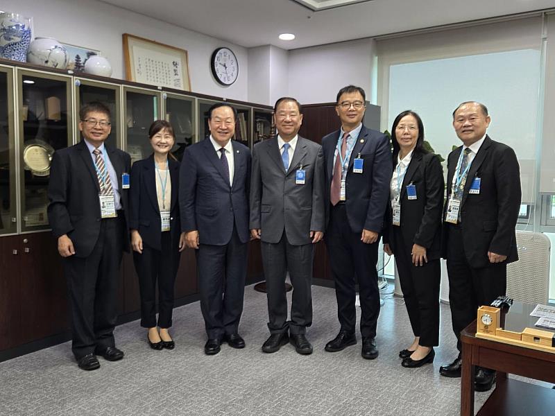 2025年救國團幹部韓國訪問團與韓國青少年聯盟前總裁暨現任國會議員韓起鎬先生合影留念